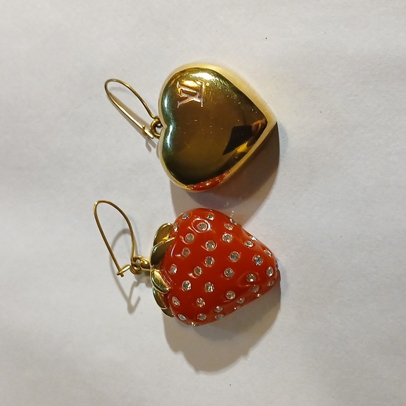 Louis Vuitton Strawberry and Heart shape earrings - Picture 2 of 6
